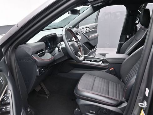 Used 2025 Ford Explorer ST-Line w/ ST-Line Street Pack AWD/4WD image 27