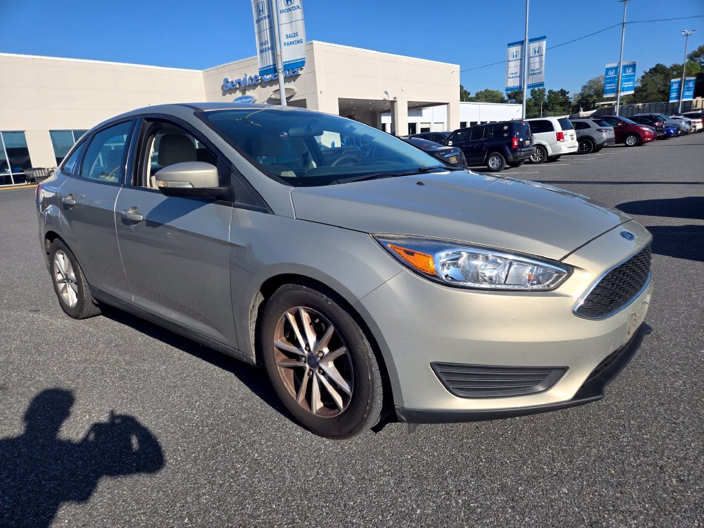 Used 2016 Ford Focus SE FWD image 3