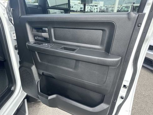 Used 2024 RAM 3500 Tradesman w/ Chrome Appearance Group image 22