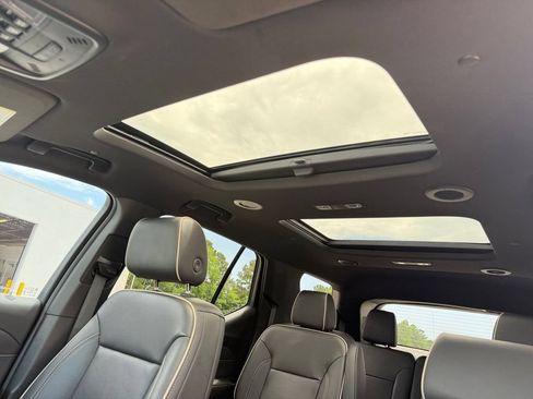 Used 2023 Chevrolet Traverse Premier FWD image 22