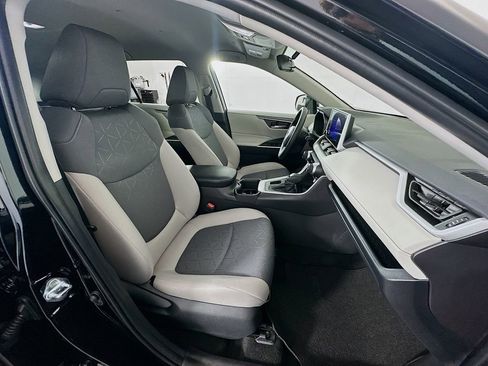 Certified 2025 Toyota RAV4 XLE image 28