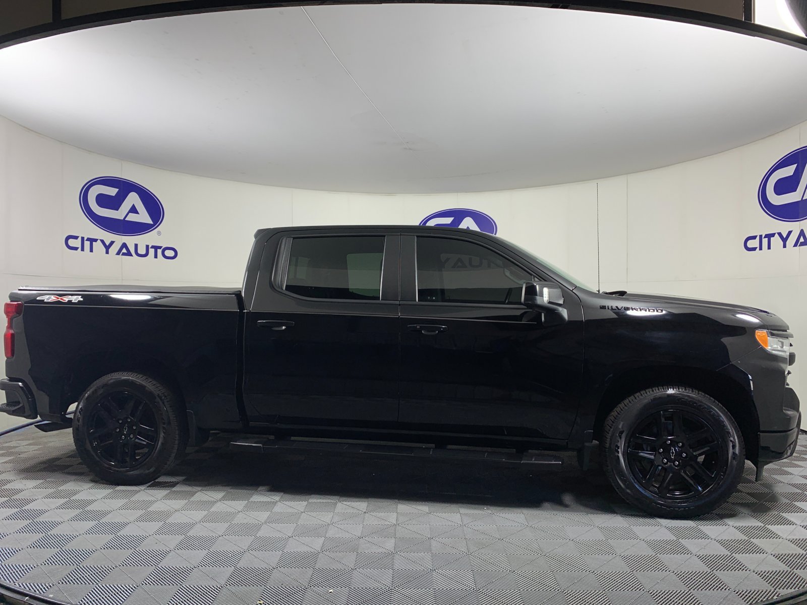 Used 2022 Chevrolet Silverado 1500 RST w/ Convenience Package II AWD/4WD image 2