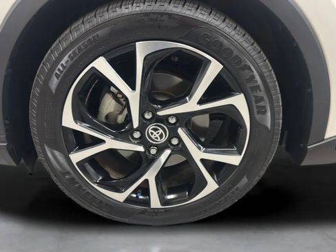 Used 2021 Toyota C-HR XLE FWD image 34