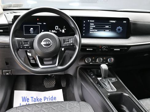 Used 2025 Nissan Kicks SV AWD/4WD image 31