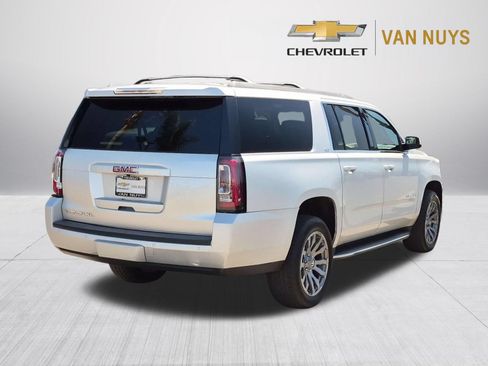 Used 2017 GMC Yukon XL SLT w/ Open Road Package AWD/4WD image 5
