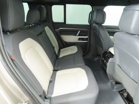 Used 2023 Land Rover Defender 110 X-Dynamic SE image 22