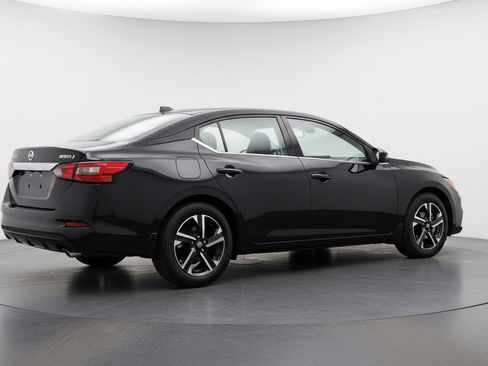 Used 2025 Nissan Sentra SV FWD image 9