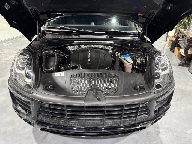 Used 2018 Porsche Macan AWD/4WD image 9
