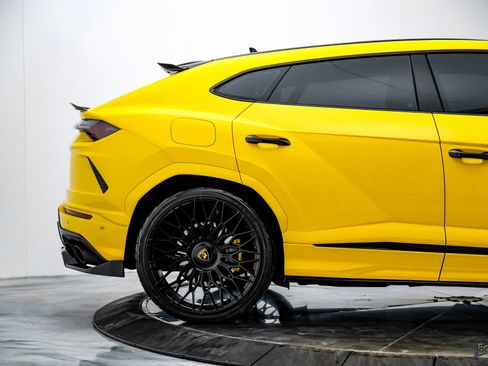 Used 2021 Lamborghini Urus image 21