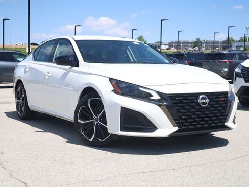 Certified 2025 Nissan Altima 2.5 SR FWD image 2