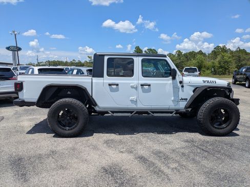 Used 2022 Jeep Gladiator Sport AWD/4WD image 3
