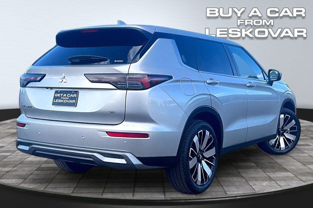 Used 2025 Mitsubishi Outlander SE AWD/4WD image 13