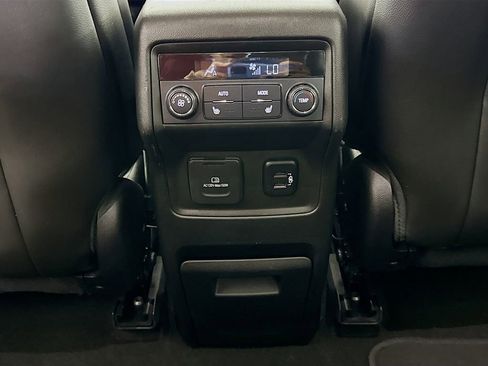 Used 2018 GMC Acadia Denali w/ Technology Package AWD/4WD image 27