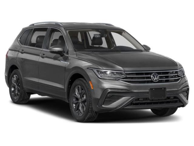 Used 2023 Volkswagen Tiguan SE w/ Panoramic Sunroof Package FWD image 9