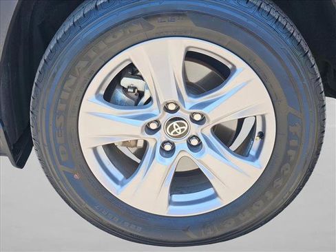 Used 2025 Toyota RAV4 XLE FWD image 28