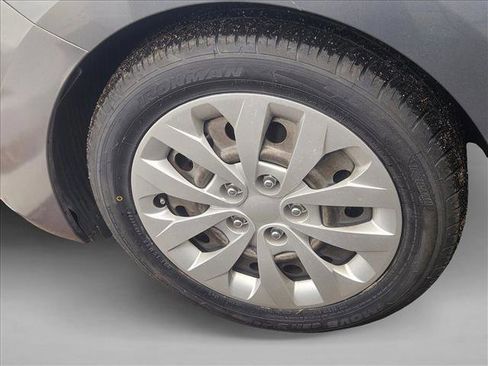 Used 2017 Hyundai Elantra GT image 22