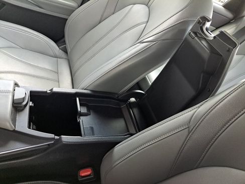Used 2019 Toyota Avalon XLE w/ Moonroof Package FWD image 32