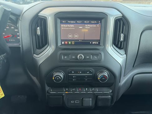 Used 2021 Chevrolet Silverado 1500 Custom image 24