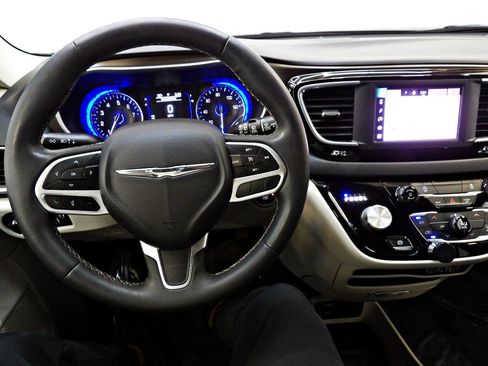 Used 2022 Chrysler Voyager LX FWD image 17