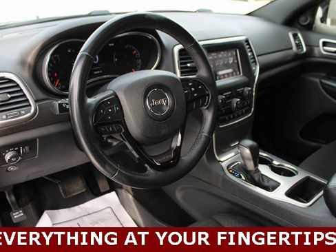 Used 2018 Jeep Grand Cherokee Laredo image 12