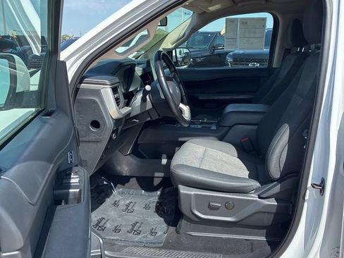 Used 2024 Ford Expedition XLT RWD image 17
