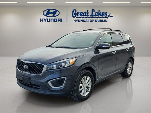 Used 2017 Kia Sorento LX w/ LX Convenience Package image 1