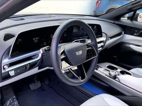 Used 2024 Cadillac Lyriq Luxury image 3