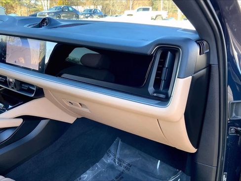 Used 2026 Porsche Cayenne image 19