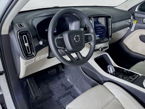 New 2026 Volvo XC40 B5 Plus w/ Protection Package Premier AWD/4WD image 9