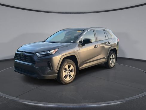 Certified 2024 Toyota RAV4 LE AWD/4WD image 4