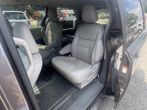 Used 2015 Toyota Sienna XLE Premium AWD/4WD image 13