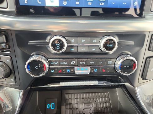 Used 2023 Ford F150 Lariat w/ Equipment Group 502A High image 32