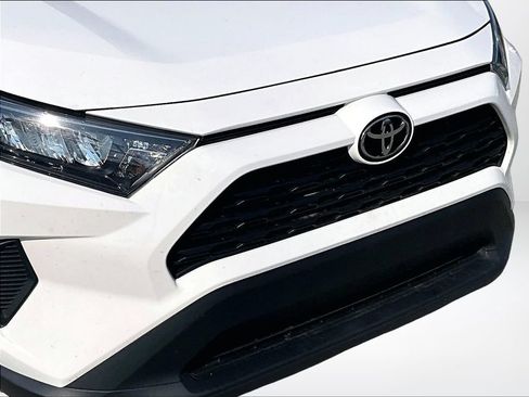 Used 2022 Toyota RAV4 LE AWD/4WD image 29