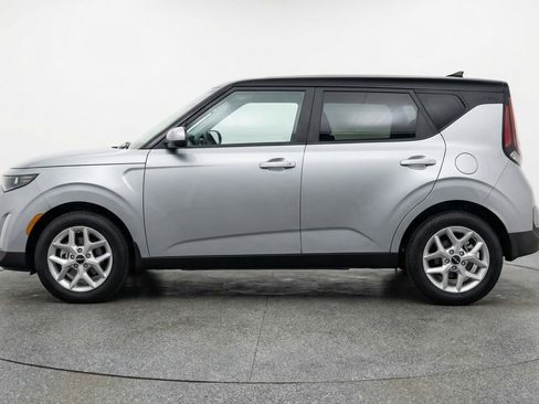 Used 2025 Kia Soul LX w/ LX Technology Package FWD image 5