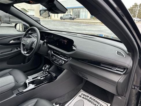 Certified 2025 Buick Envista Sport Touring FWD image 27