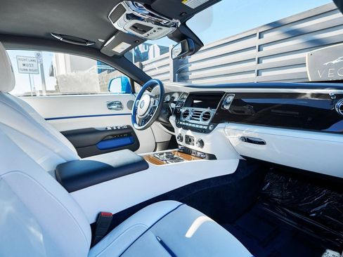 Used 2020 Rolls-Royce Wraith image 38