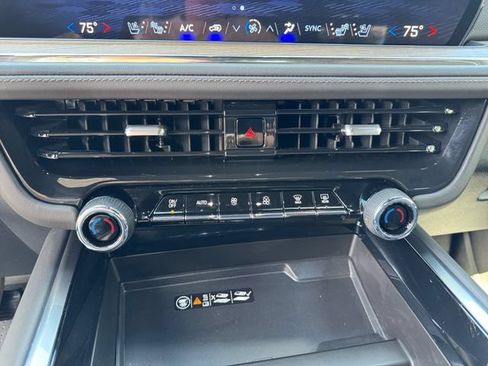 Used 2025 Chevrolet Tahoe High Country AWD/4WD image 17
