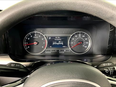 Used 2023 Kia Sorento LX FWD image 13
