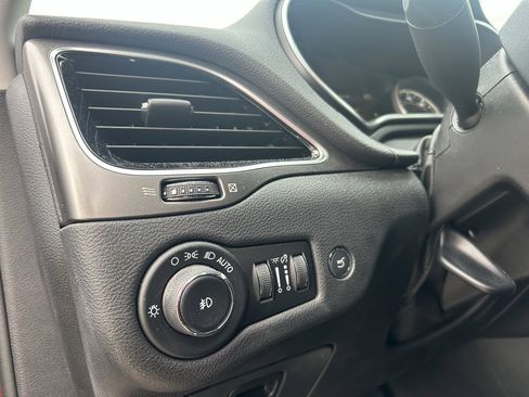 Used 2019 Jeep Cherokee Limited image 14