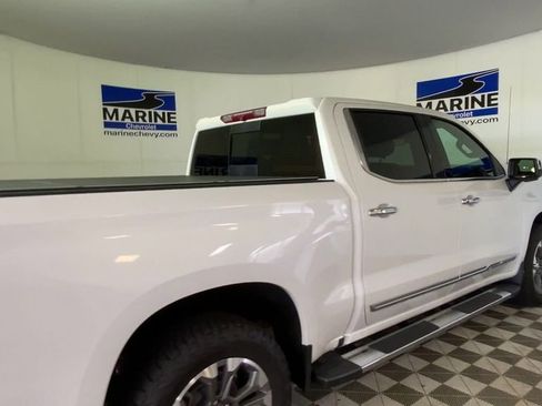 Used 2023 Chevrolet Silverado 1500 High Country w/ High Country Premium Package AWD/4WD image 2