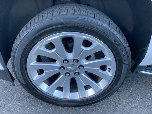 Used 2017 Cadillac Escalade ESV 4WD image 9