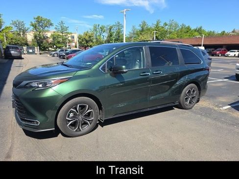 Used 2025 Toyota Sienna Platinum AWD/4WD image 4