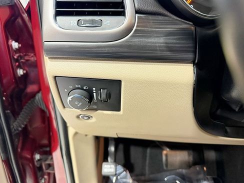 Used 2019 Jeep Grand Cherokee Laredo image 13