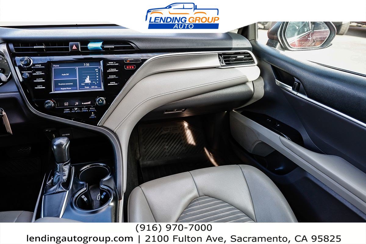 Used 2018 Toyota Camry SE w/ Accessory Appearance Package FWD image 15