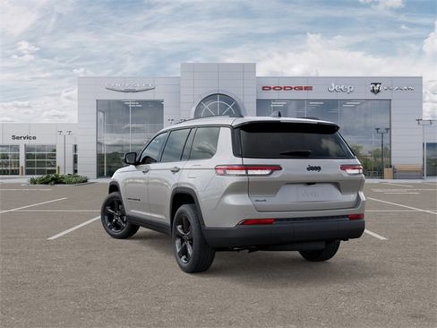 New 2025 Jeep Grand Cherokee L Altitude image 3