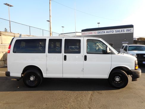 Used 2017 Chevrolet Express 2500 LS image 6