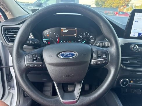 Used 2020 Ford Escape SE image 11