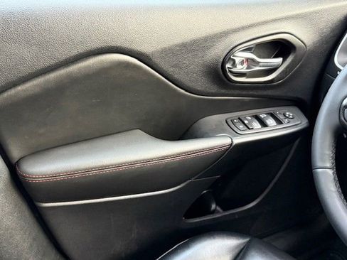 Used 2023 Jeep Cherokee Trailhawk image 33