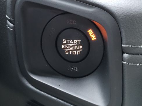Used 2026 Jeep Wrangler Unlimited Sahara AWD/4WD image 19