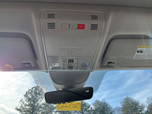 New 2026 Volkswagen Taos SE image 20